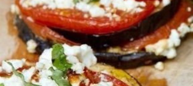 Ломтики мяса, тушенные с кофе