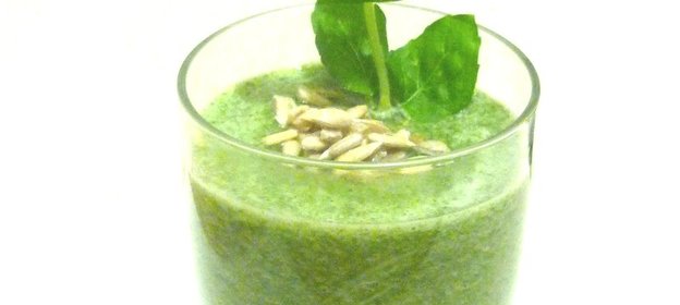 Смузи из шпината и зеленого яблока