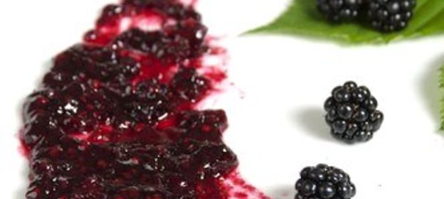 Свежий ежевичный соус с медом