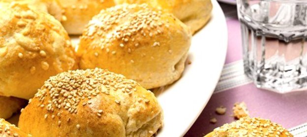 Итальянские булочки с сыром и томатами