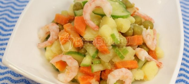 Салат с креветками и овощами