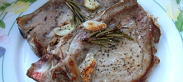 Стейк из свинины с розмарином
