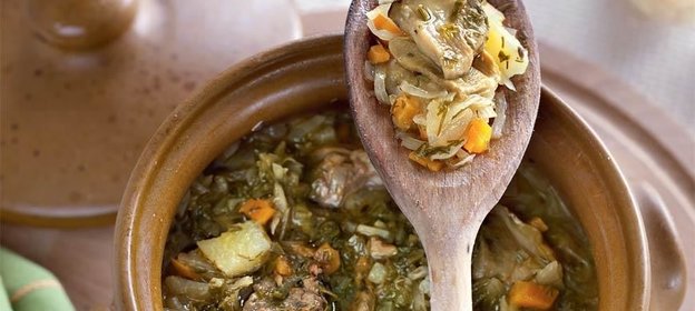 Щи на говяжьем бульоне с кислой капустой