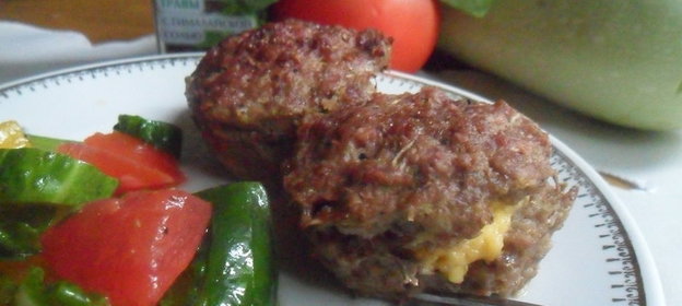 Мясные маффины с сырной начинкой
