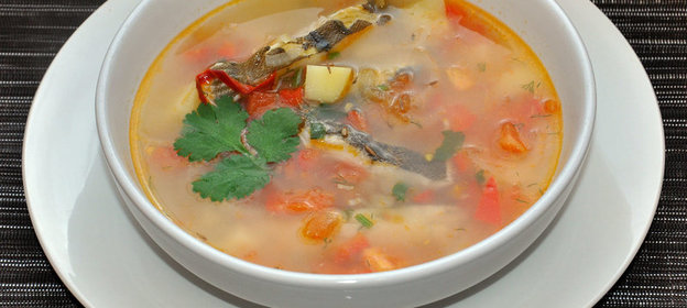 Острый овощной суп с камбалой