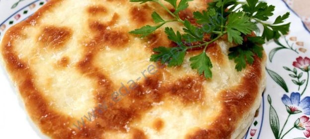 Лепешки с сыром на сковороде