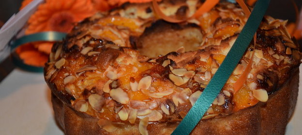 Кекс - гибрид с персиками и миндалем