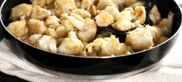 Печеная цветная капуста с морской солью и черным перцем