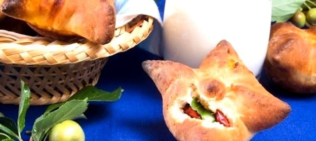 Булочки с моцареллой, томатами и сладким перцем