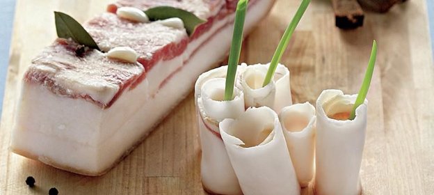 Соленое сало со специями