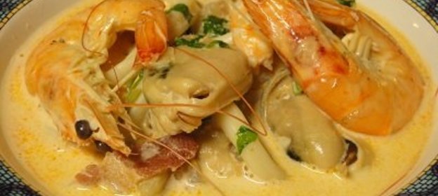 Оладьи из творога с клубникой