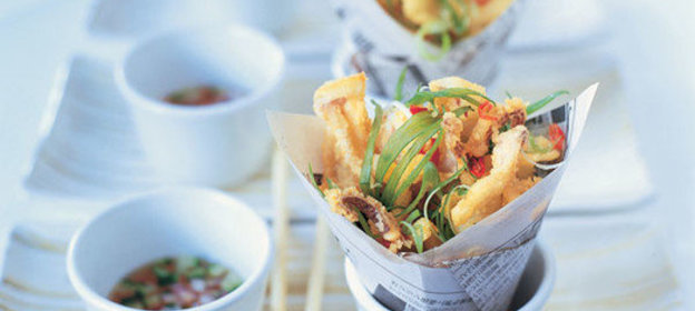 Соленый кальмар со сладким соусом чили