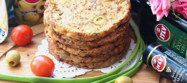 Куриные лепешки с оливками и льняной мукой