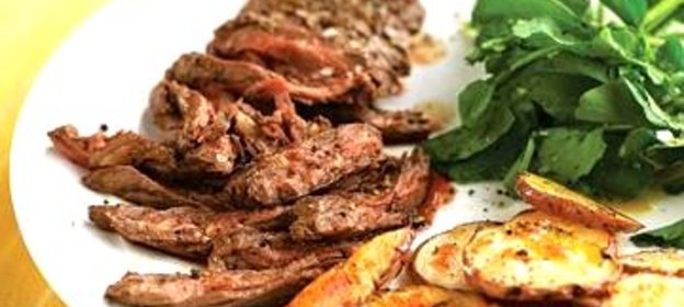 Говяжий стейк с пикантным картофелем