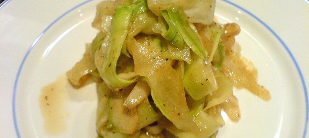 Салат из дайкона и кабачка