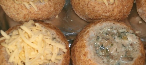 Жульен с курицей в булочке