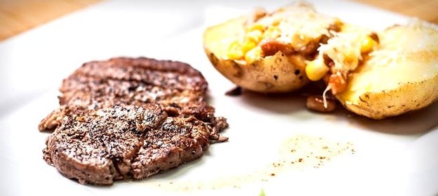 Стейк рибай на сковороде