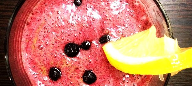 Ягодный смузи с корицей