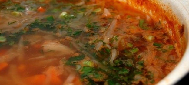 Щи с копчеными ребрышками