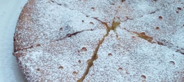 Запеканка из творога с изюмом