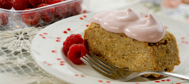 Пудинг с малиновым соусом