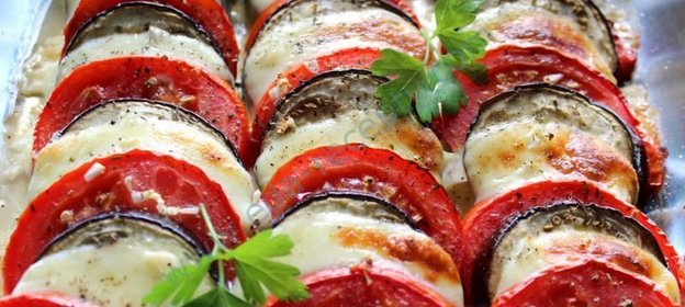 Запеканка из баклажанов с помидорами и сыром в духовке