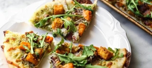 Пицца с тыквенным пюре и картофелем