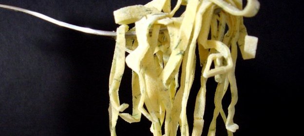 Куриный бульон с домашней лапшой