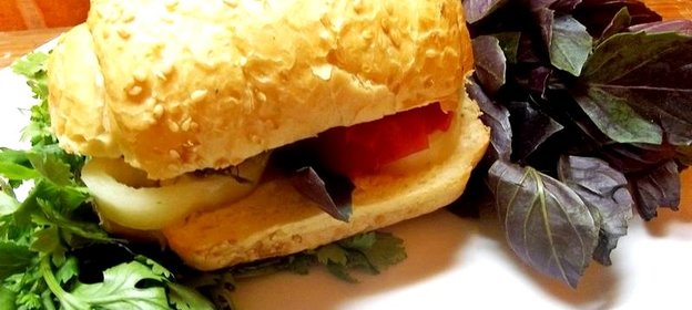 Гамбургер с бараниной на кавказский манер