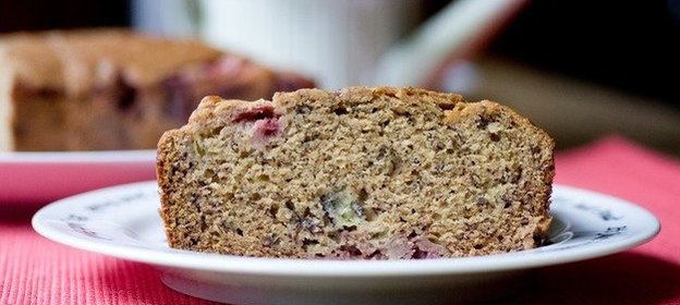 Медовый кекс с клубникой