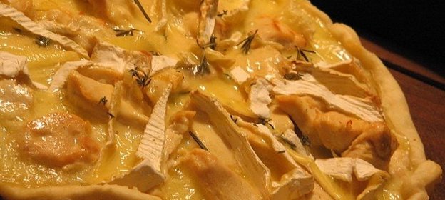 Пицца с козьим сыром