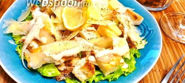 Салат Цезарь с рыбой