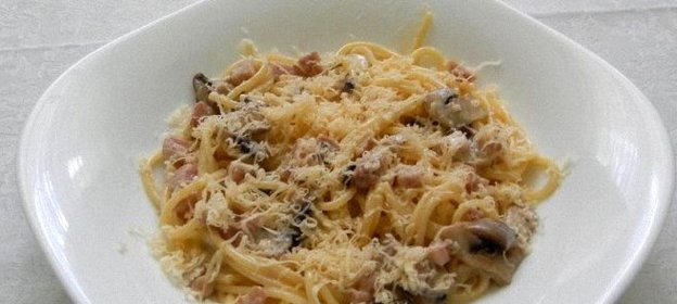 Макароны с ветчиной и грибами