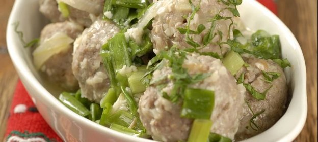 Мясные клецки в миндальном соусе