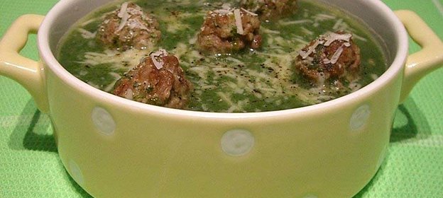 суп - пюре со шпинатом и фрикадельками