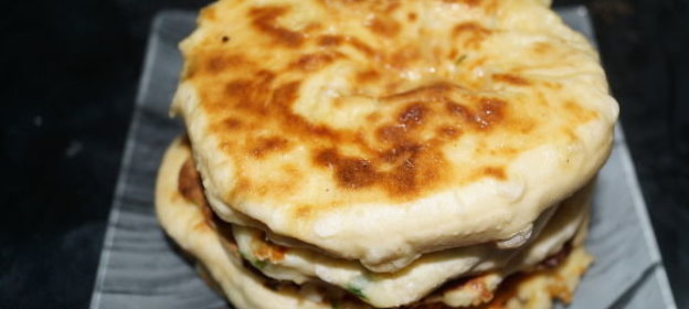 Лепешки с картошкой, луком и сыром