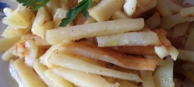 Пельмени черничные в горячем бульоне