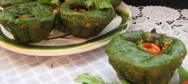 Закусочные зелёные маффины с шпинатом и сыром