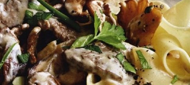 Мясной соус с грибами