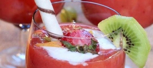 Смузи с фруктами и ореховым печеньем