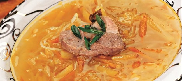 Щи из кислой капусты со свининой