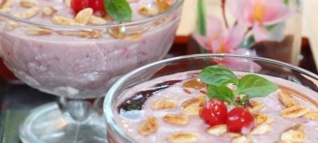 Смузи брусничный с рисовыми хлопьями