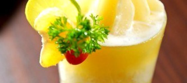 Манговый смузи с йогуртом с персиковым шербетом