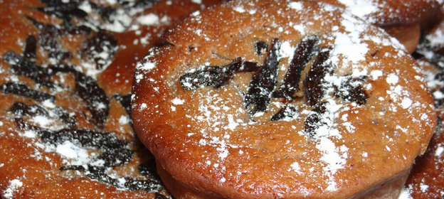 Кексы на кефире с черносливом