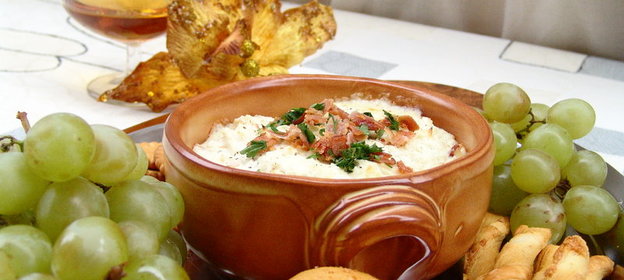 Лепешки из фасоли с орехами