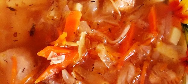 Щи из свежей капусты с зеленью