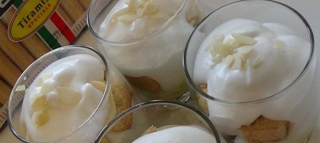 Трайфл с бананами, кофе и миндалем