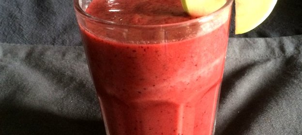 Смузи с черноплодной рябиной