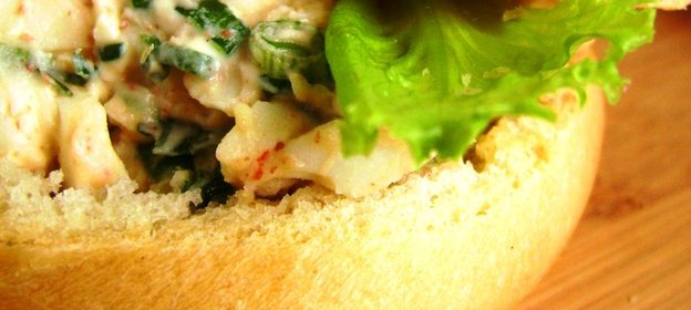 Кукурузные булочки с яичным салатом