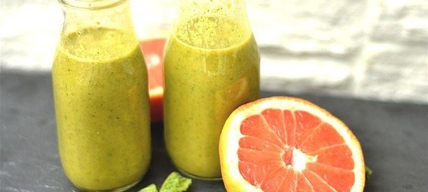 Смузи с грейпфрутом, мятой и огурцом